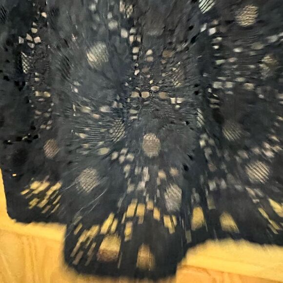 Alya brand women’s size M black lace overlay blouse - Picture 3 of 9